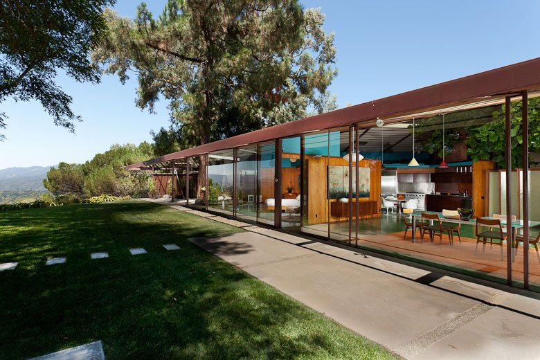 The Rodney Walker Residence Takes Full Advantage Of Its 270 Degrees
