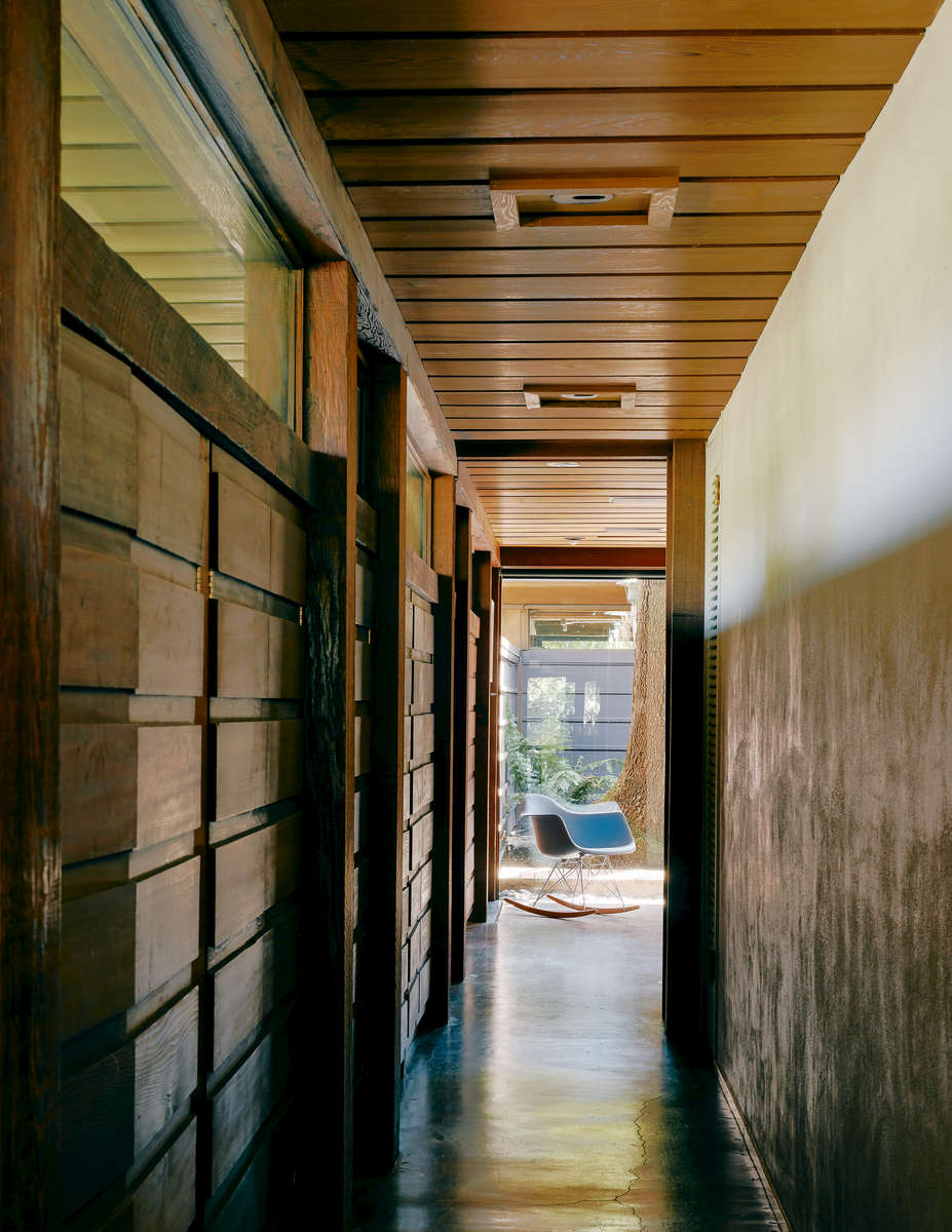 contemporary home - Jørgensen Residence - corridor