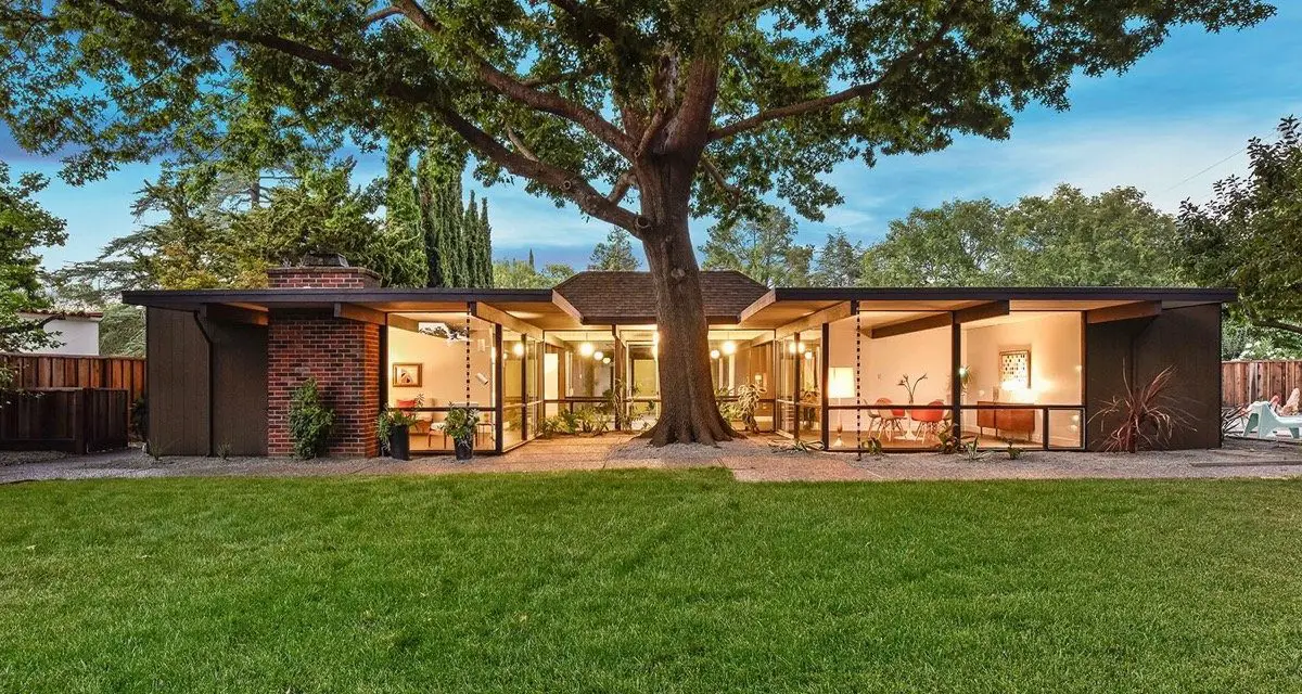 big size Eichler in Walnut Creek - exterior front