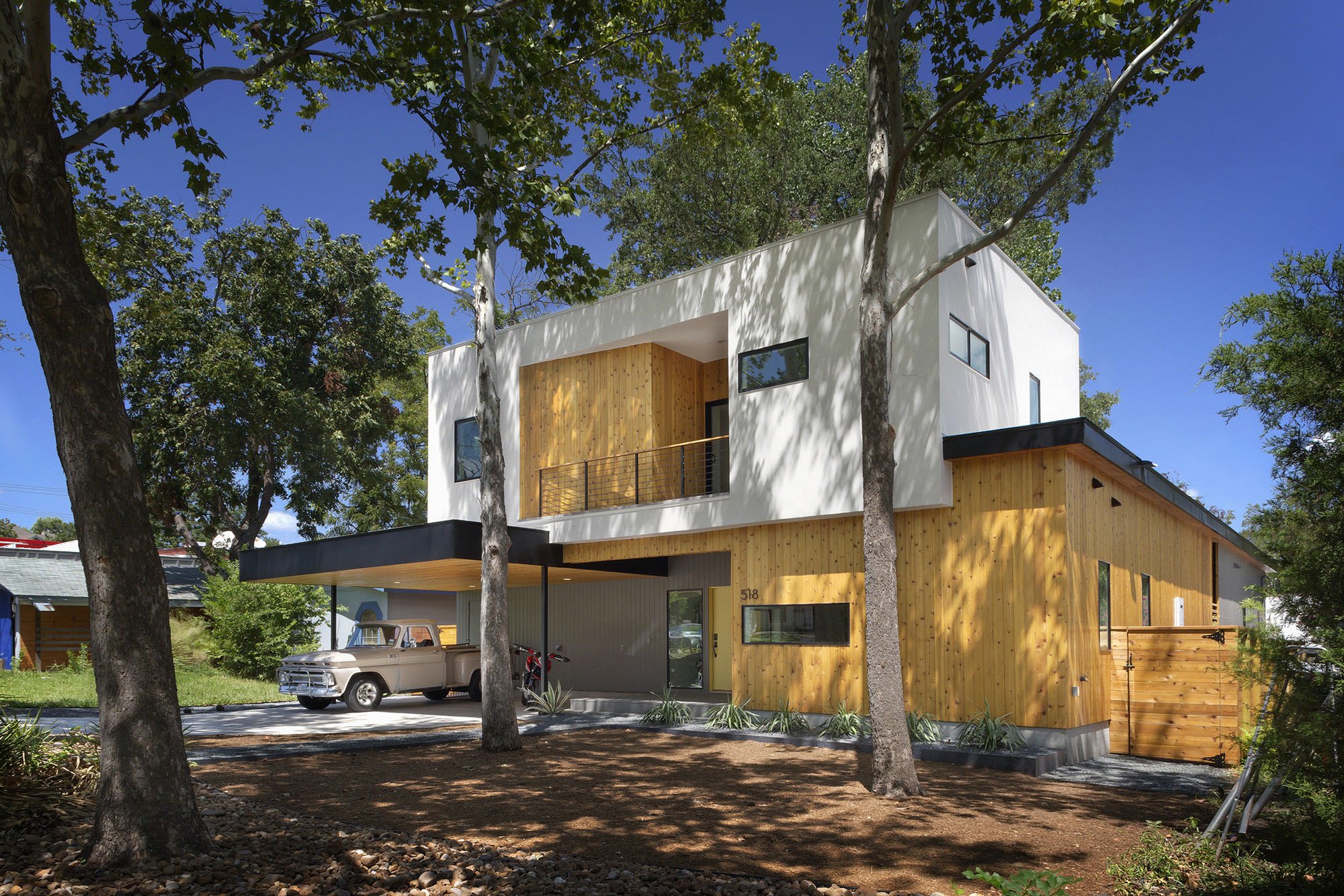 Austin Modern Tree House - Matt Fajkus Architecture - exterior side view