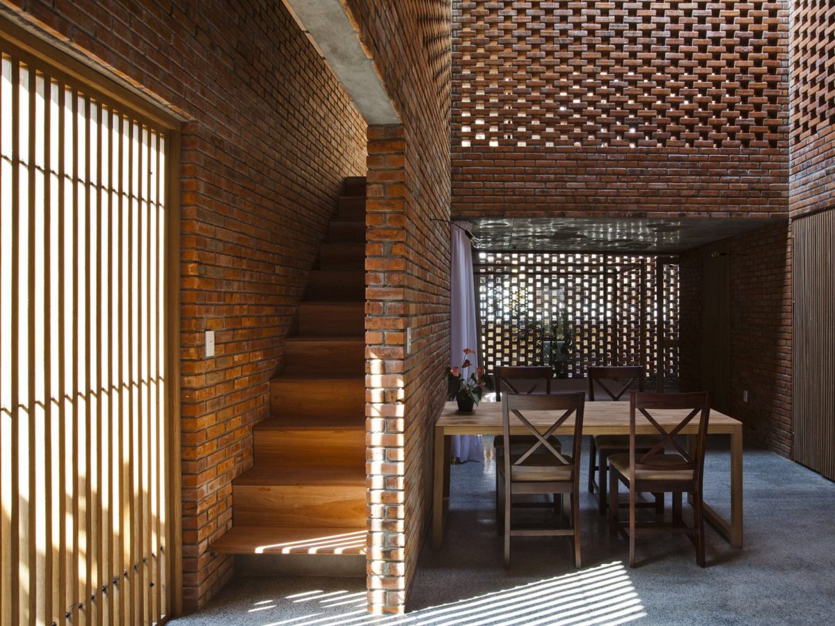 1 - Termitary Modern Brick House - dining area