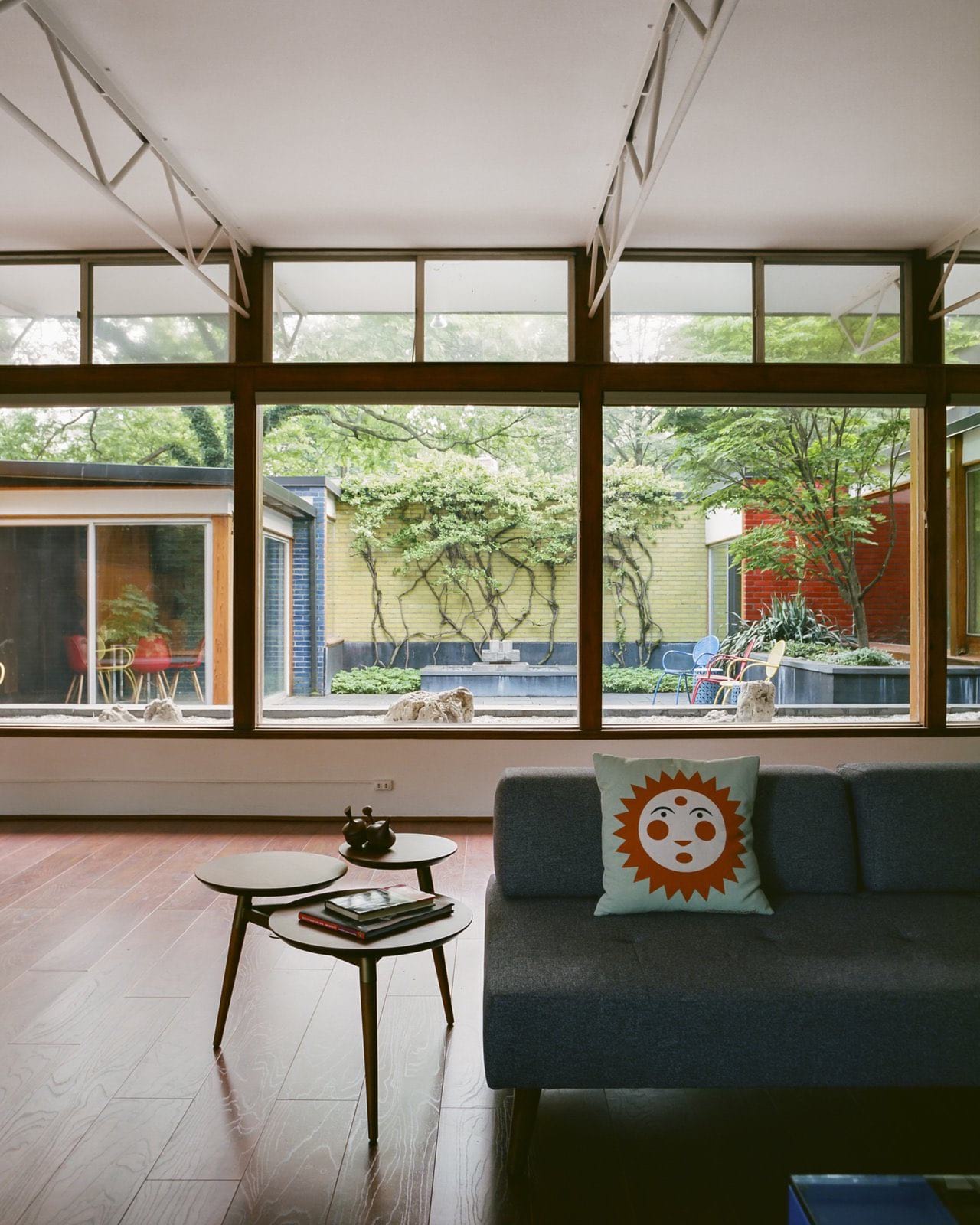 Alexander Girard residence In Michigan - living room garden view