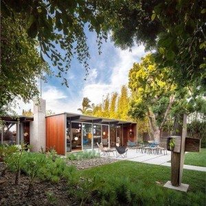 boberts residence - craig ellwood - darren bradley - outside garden view