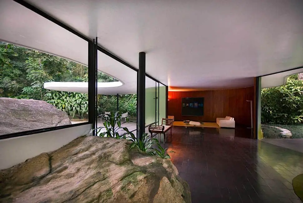 The Oscar Niemeyer Das Canoas House Is a Perfect Example of Organic ...