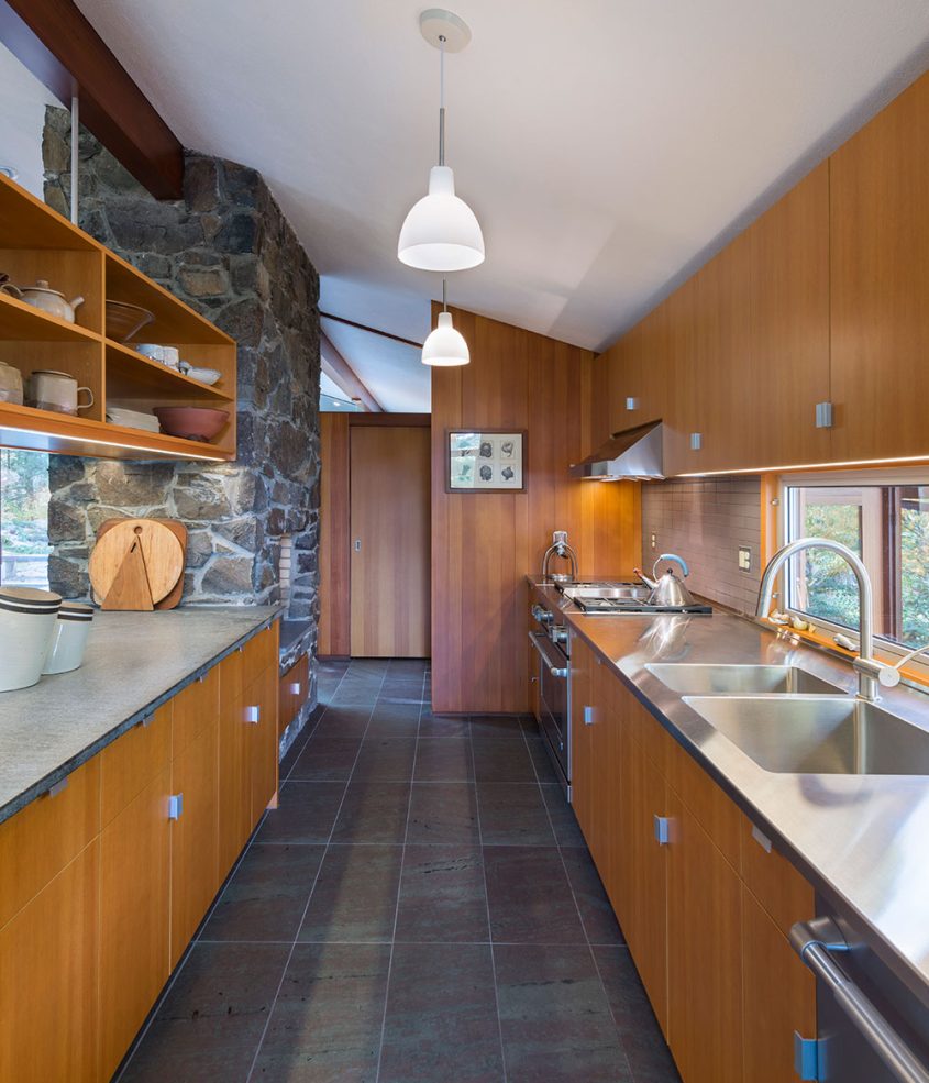 Mid Century house - architect Henry Hoover Massuchesetts - kitchen