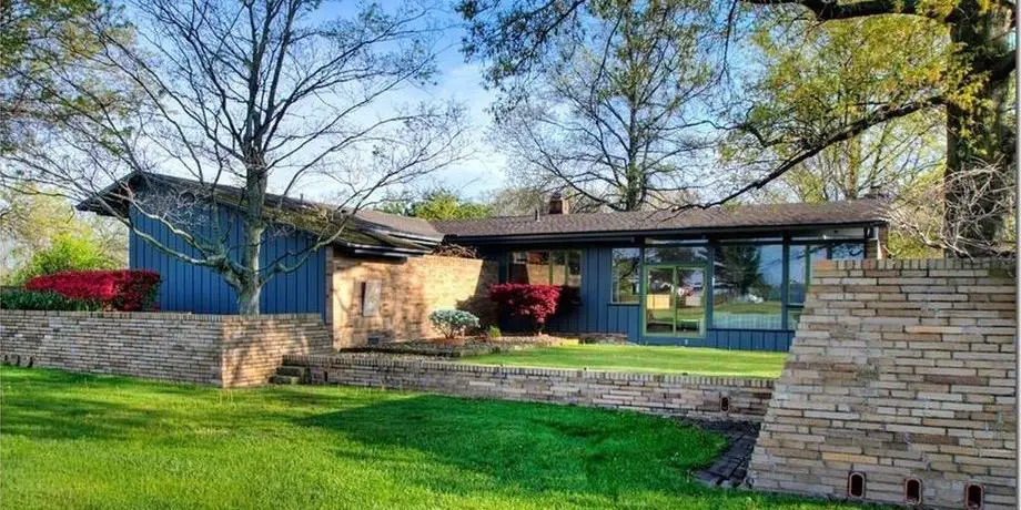 mid century house Cuyahoga Valley architect E. Keith Haag exterior daylight