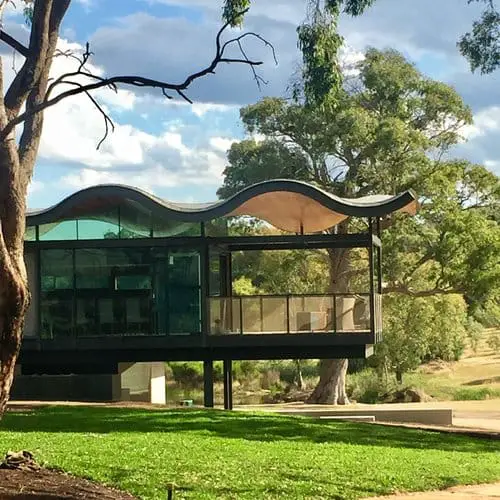 seeley architects - lauriston australian modern house - exterior view living room