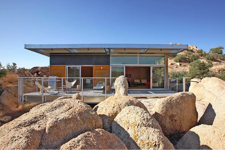 O2 Architecture prefab house Joshua Tree National Park front