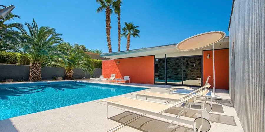 Mid-century house in Rancho Mirage by E. Stewart Williams pool