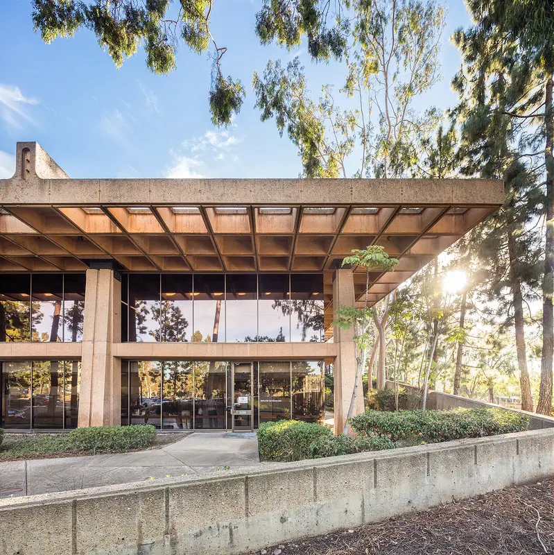 modernist building - Industrial Indemnity - San Diego exterior 