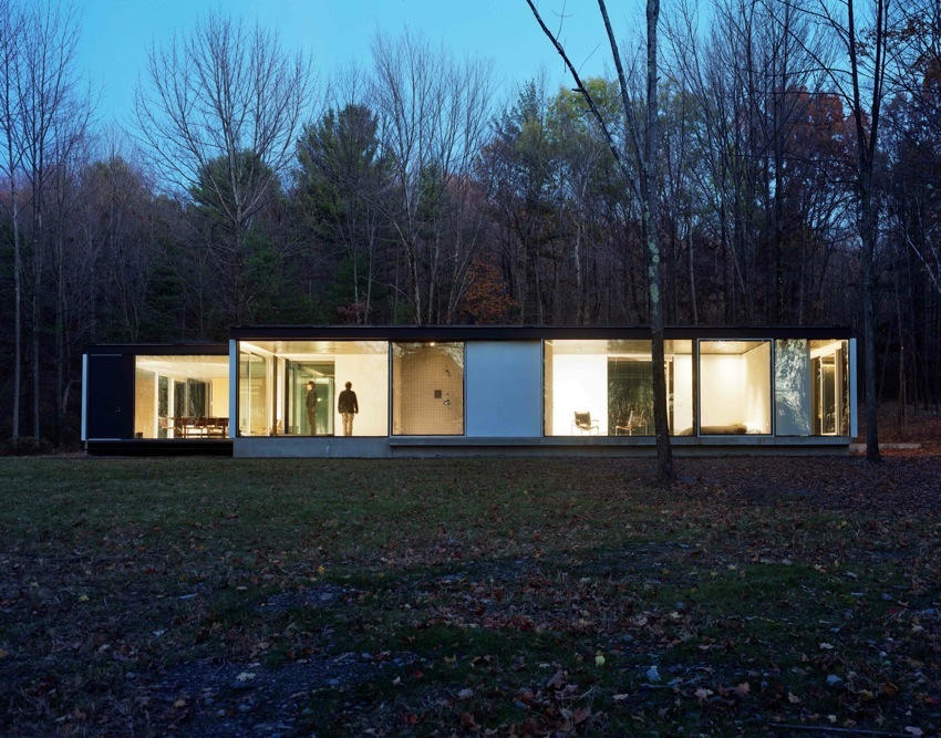 modern glass house - Michael Bell exterior night