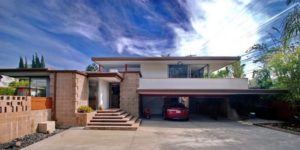 mid century house Max-Bubeck-Residence entrance
