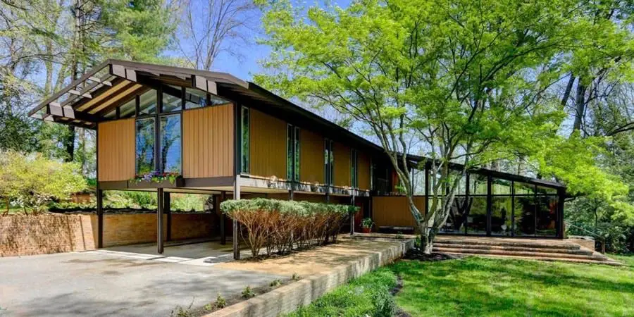 Mid Century house in Knoxville - exterior