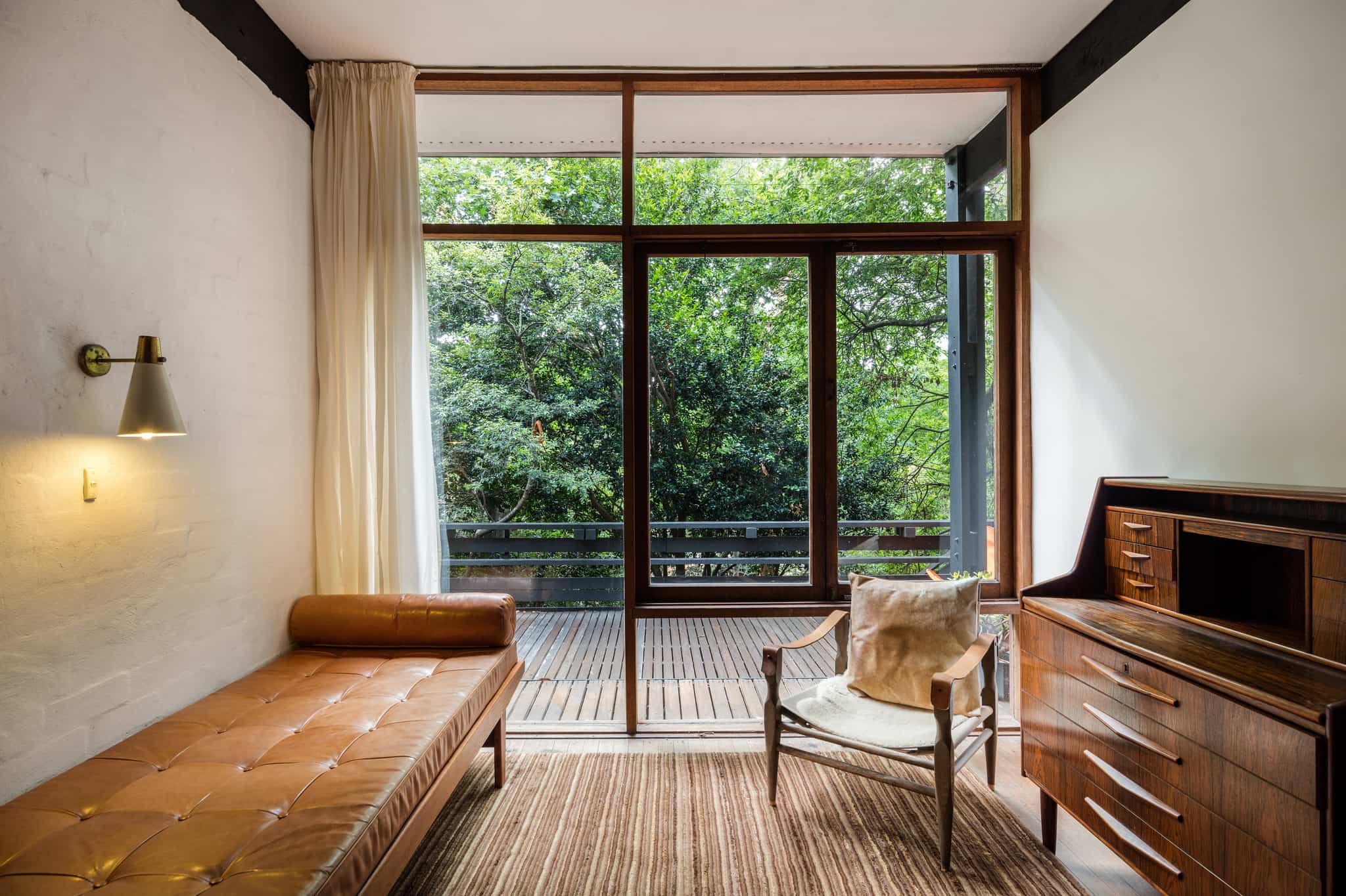 australian mid-century modern Russel Jack House in Sydney - guest room