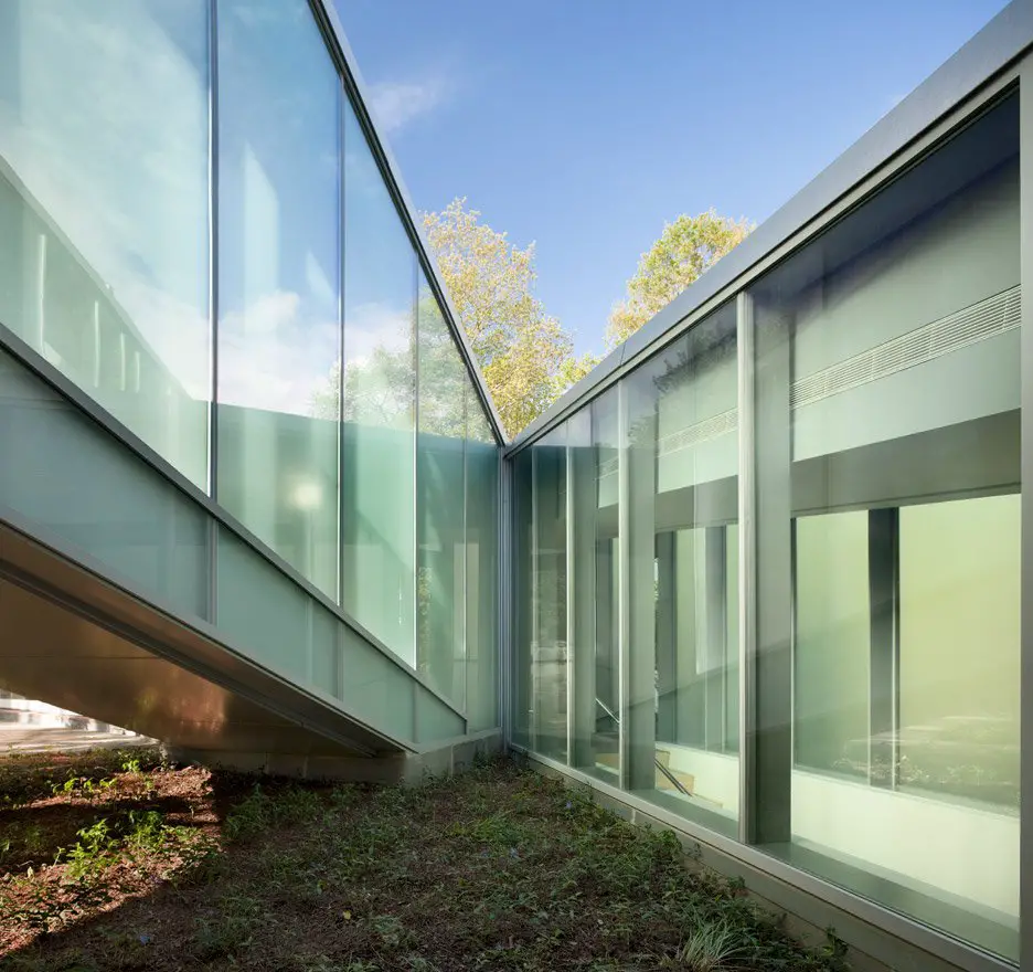 marcel breuer house new canaan toshiko mori facade corridor