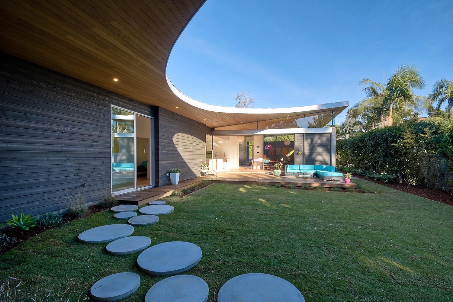 mid-century inspired modern beach retreat in australia - exterior