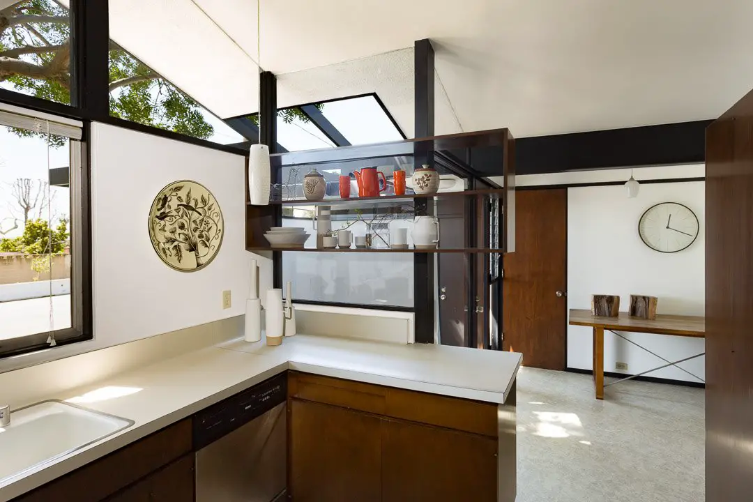 mid-century ranch style house california - kitchen