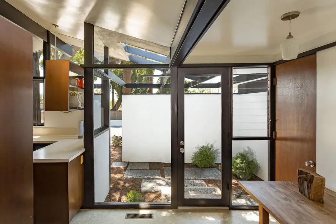 mid-century ranch style house california - kitchen