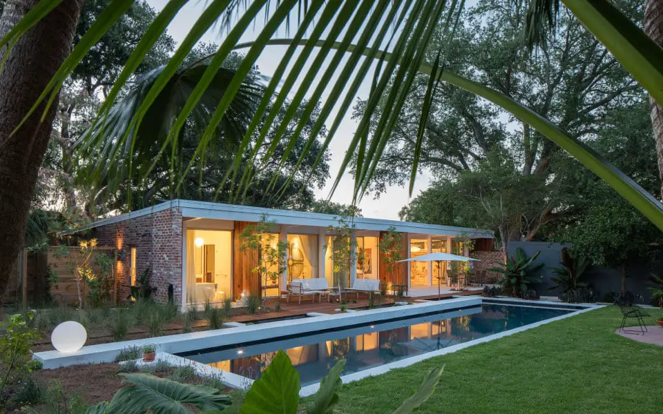 mid-century Residence renovation by Curtis and Davis’ Emerald St.