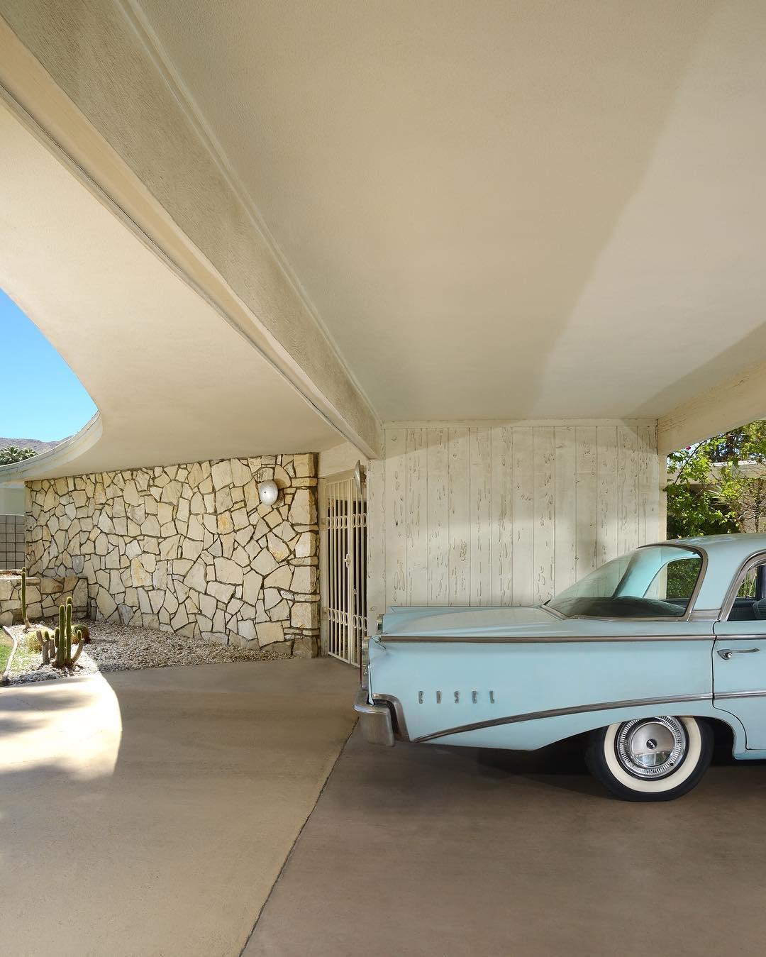 mid-century house in palm springs - Dan Chavkin