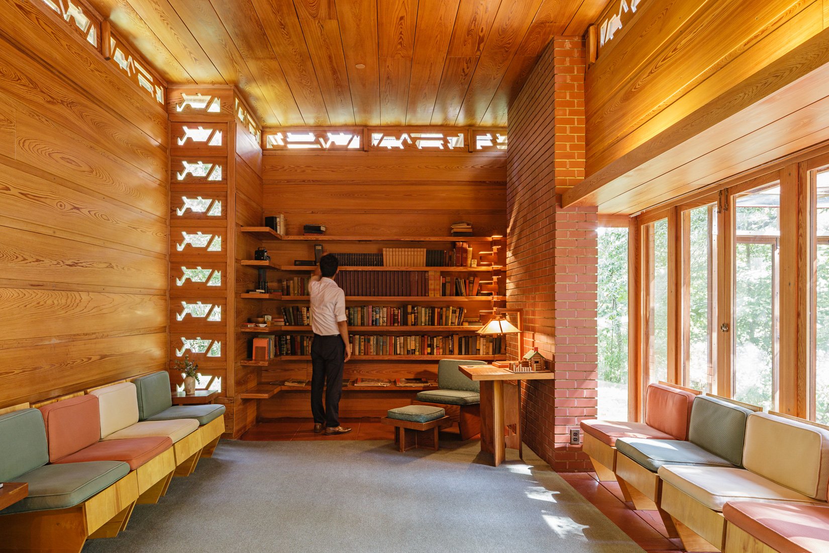 Frank Lloyd Wright&#039;s Beautifully Crafted Pope-Leighey House - Mid