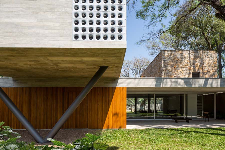 Brazilian modernist house - Felipe Hess CASA BOAcAVA - exterior