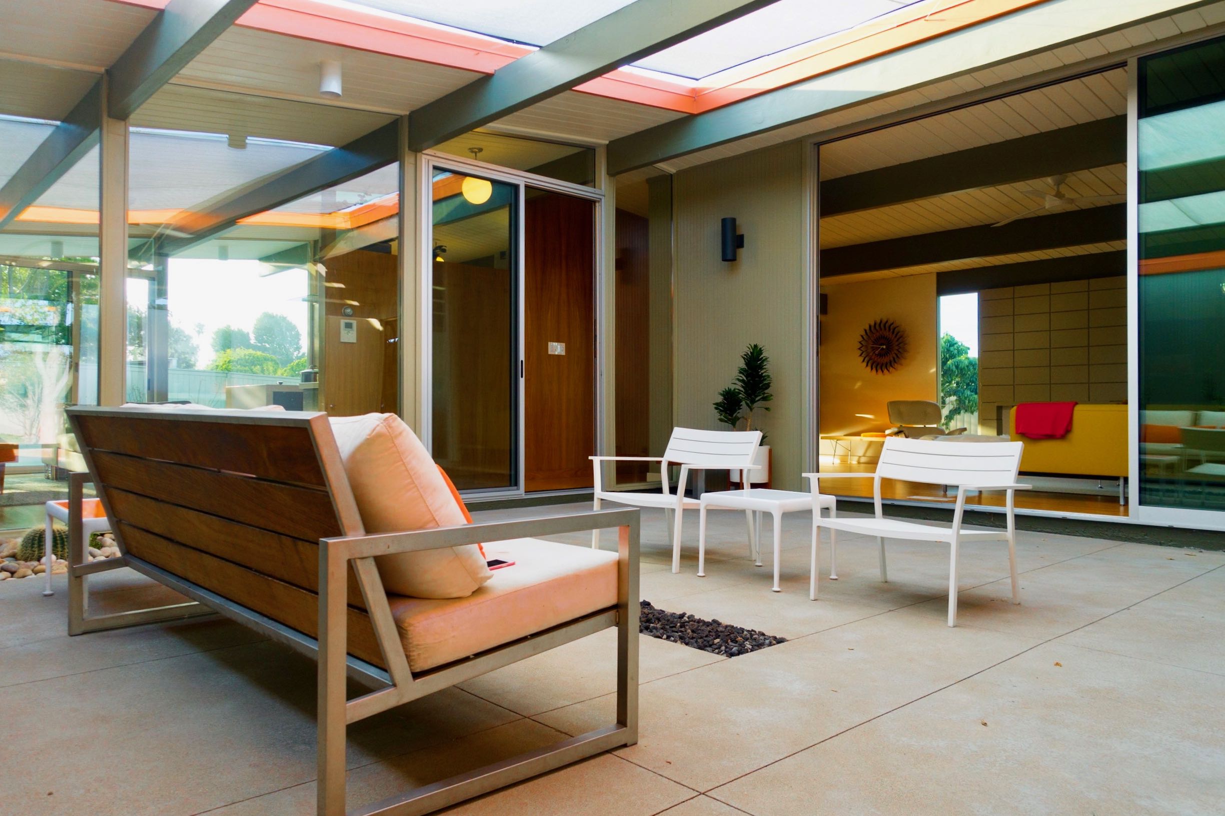 Hanh Bannister - Eichler Home renovation - atrium