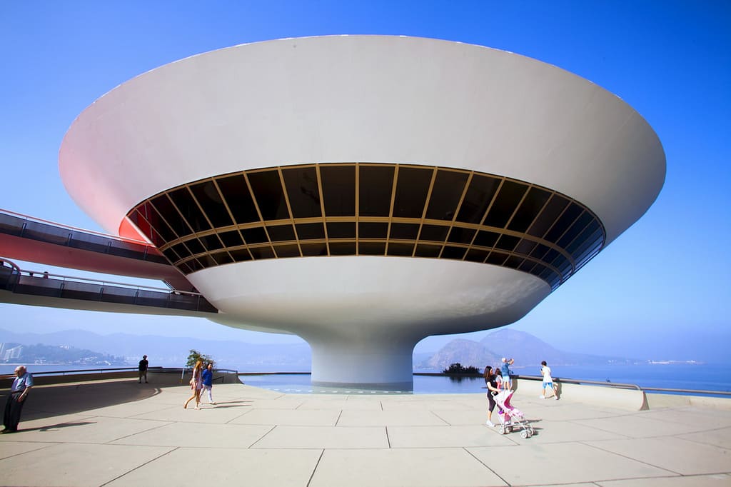 Brazilian modernism - Oscar Niemeyer - MAC Niteroi - Museum