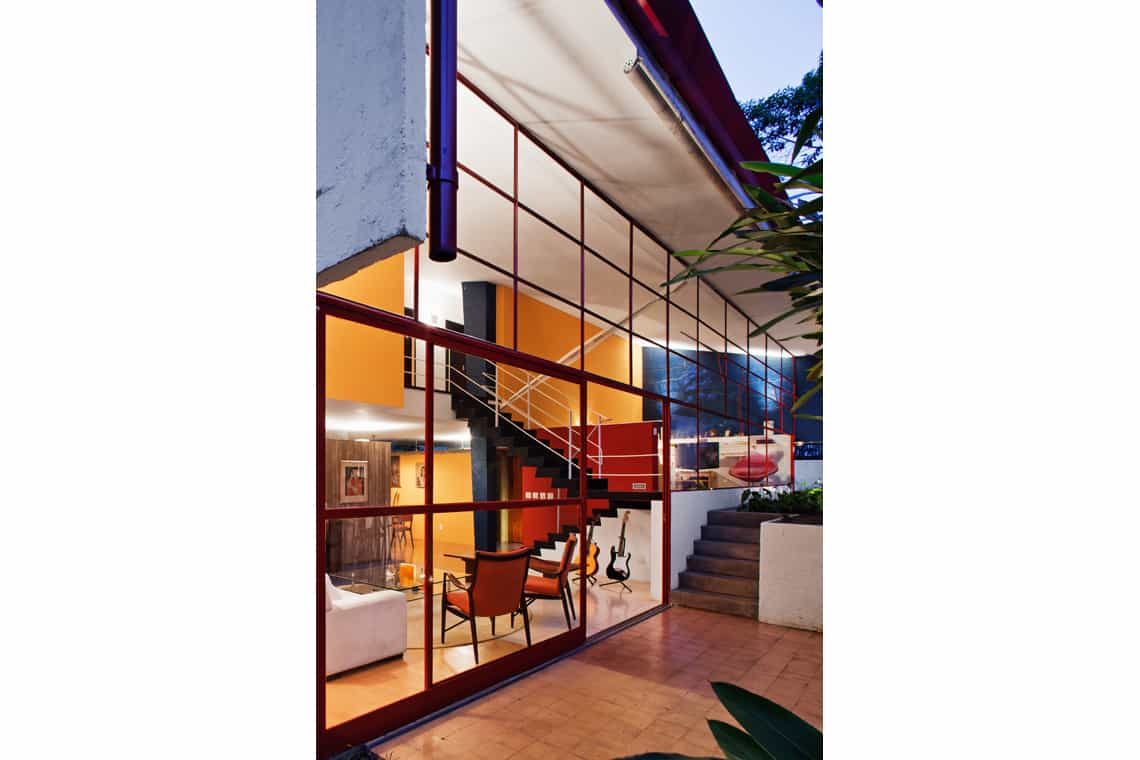 Modernist residence - architect Vilanova Artigas - exterior