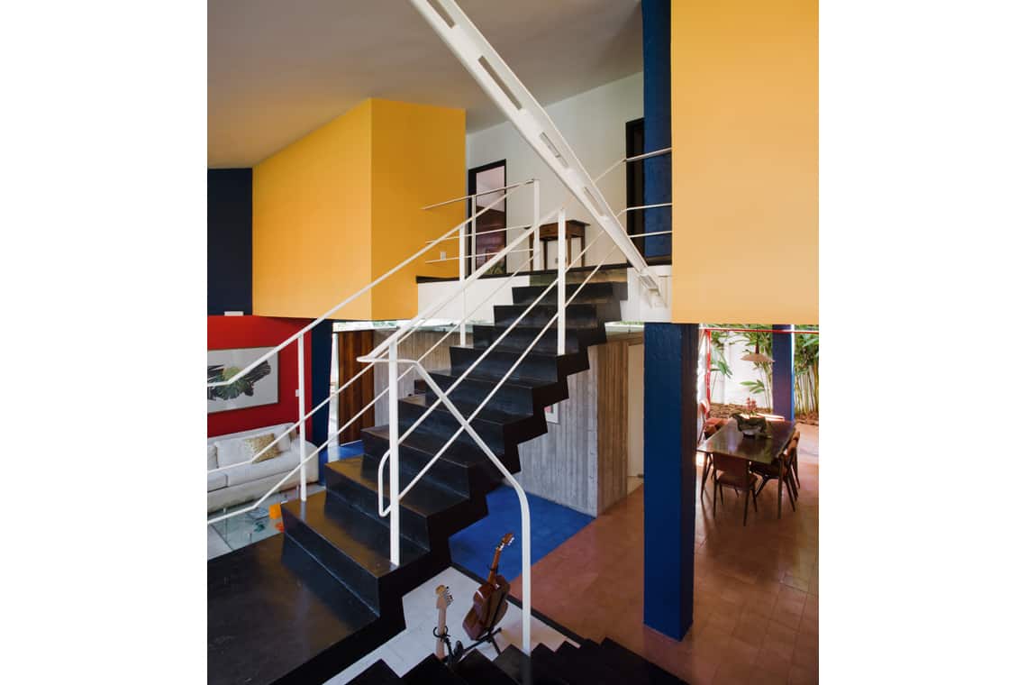 Modernist residence - architect Vilanova Artigas - living
