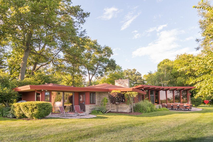 mid-century lake-house---Russell-Barr-Williamson - front