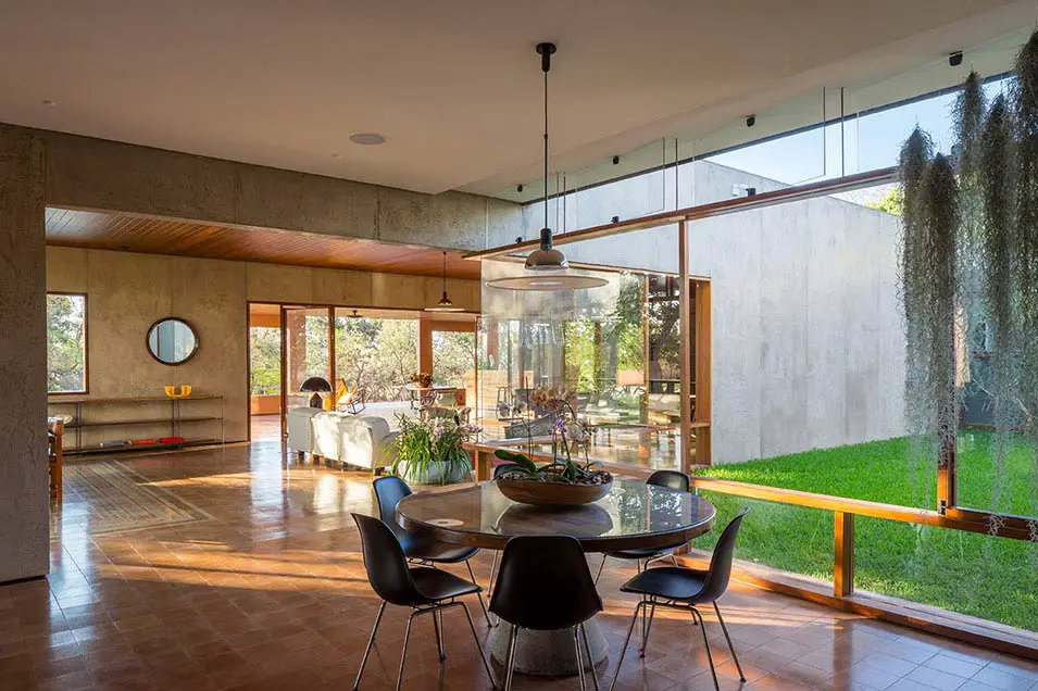 modernist brazilian casa 28 - lamas architecture_ living