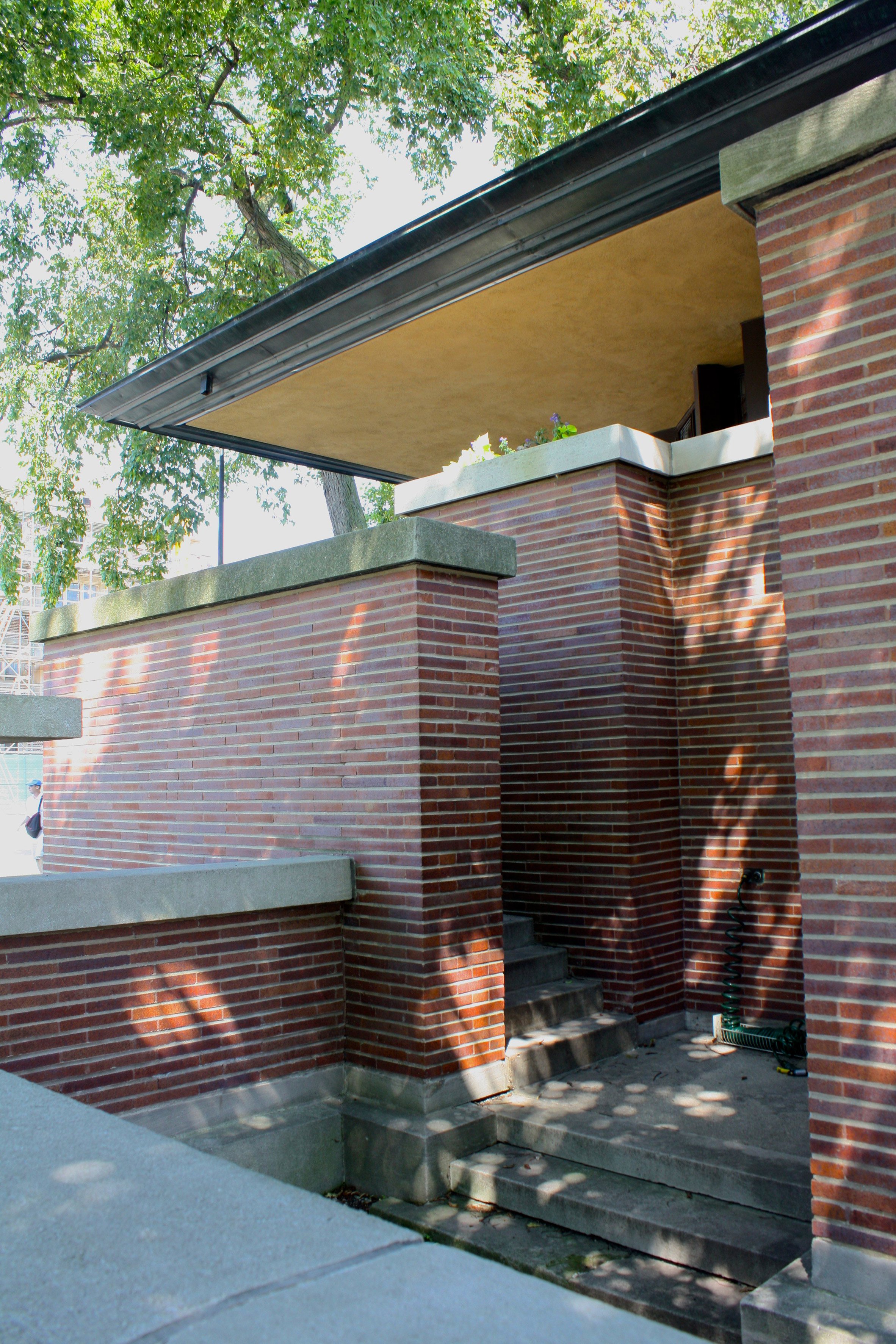 robie-house-illinois-frank-lloyd-wright - entrance