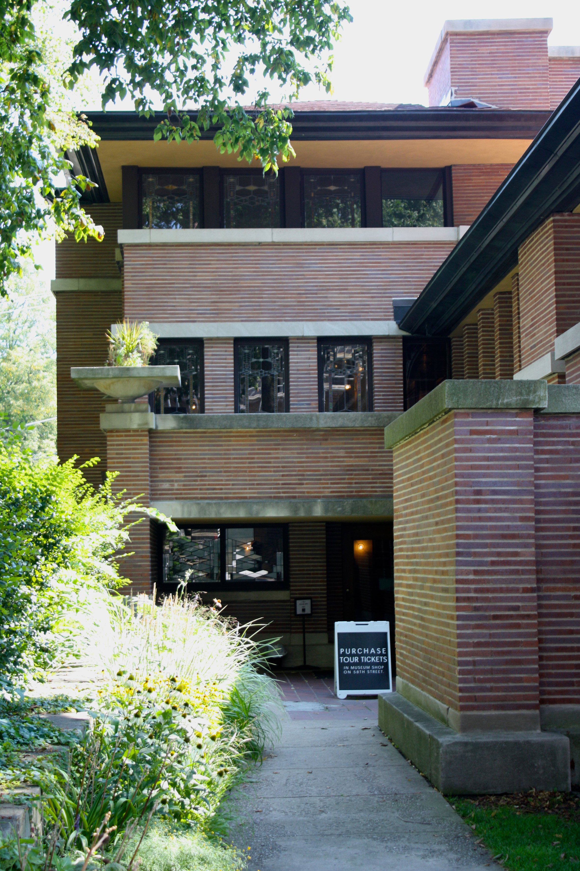 robie-house-illinois-frank-lloyd-wright - entrance