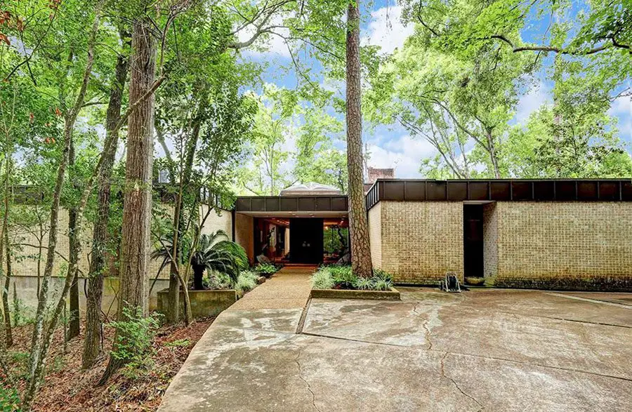 Iconic Mid Century house In Houston - exterior