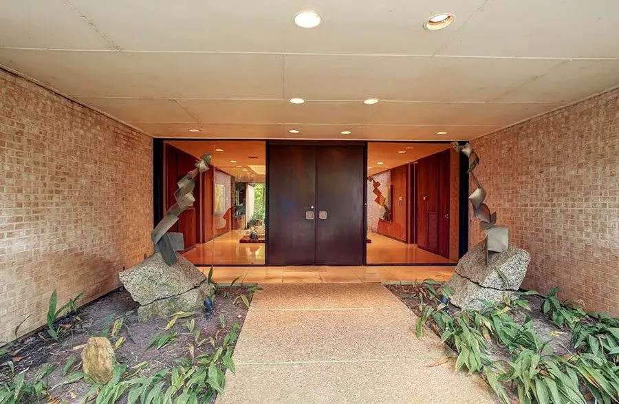 Iconic Mid Century In Houston - entrance