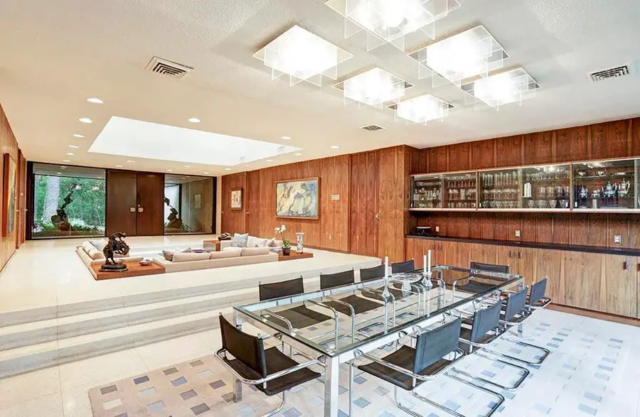 Iconic Mid Century In Houston - dining area