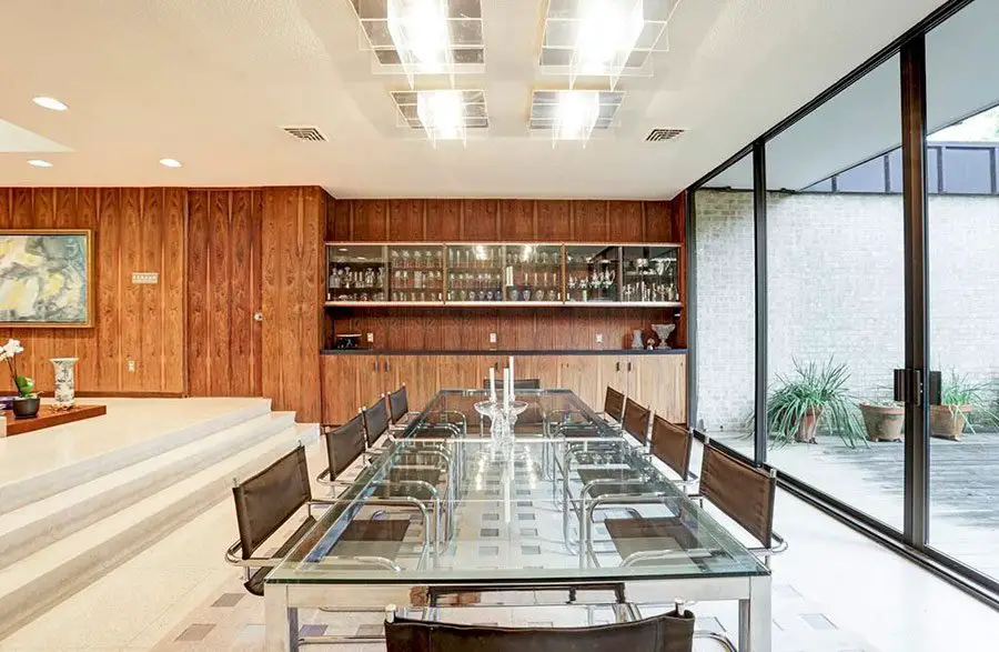 Iconic Mid Century In Houston - dining area