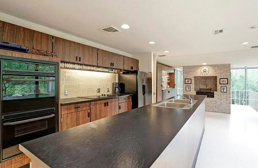 Iconic Mid Century In Houston - kitchen