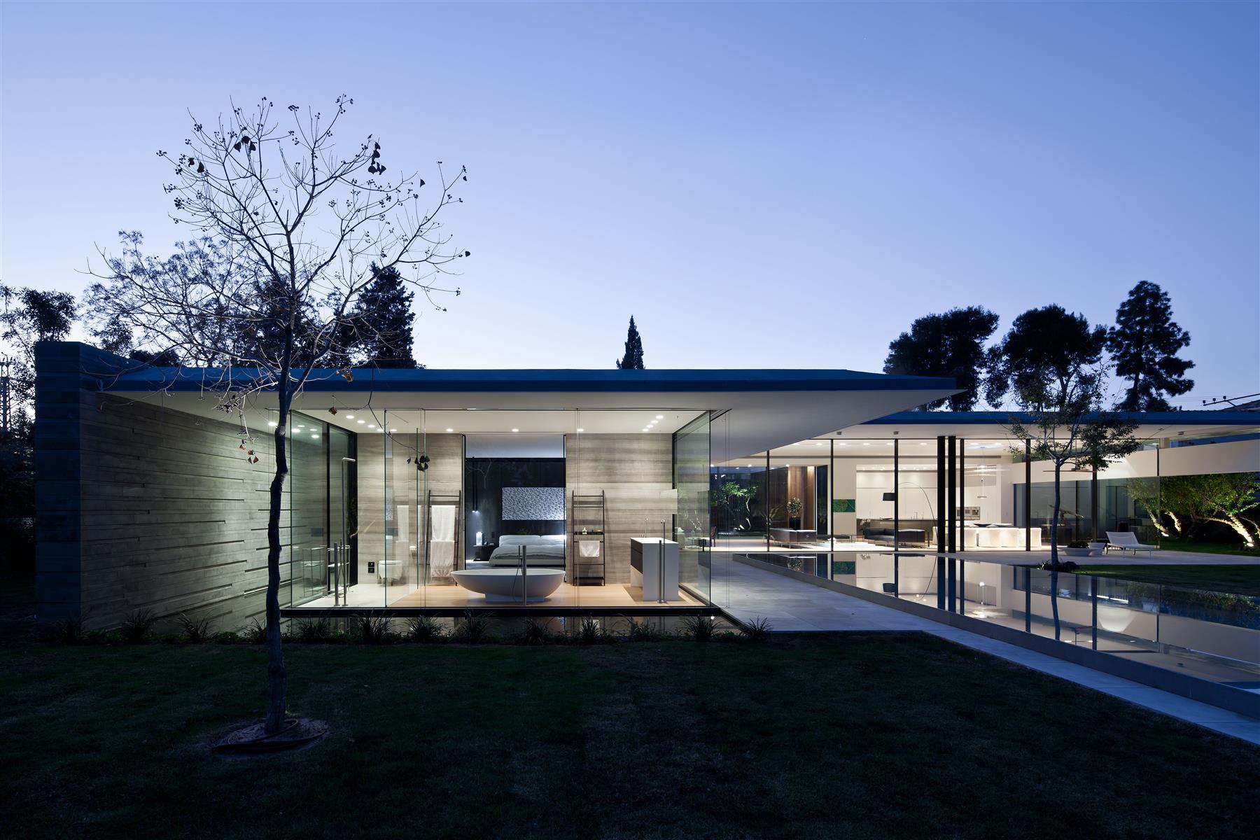 Modernist house tel aviv architect pitsou kedem - back pool