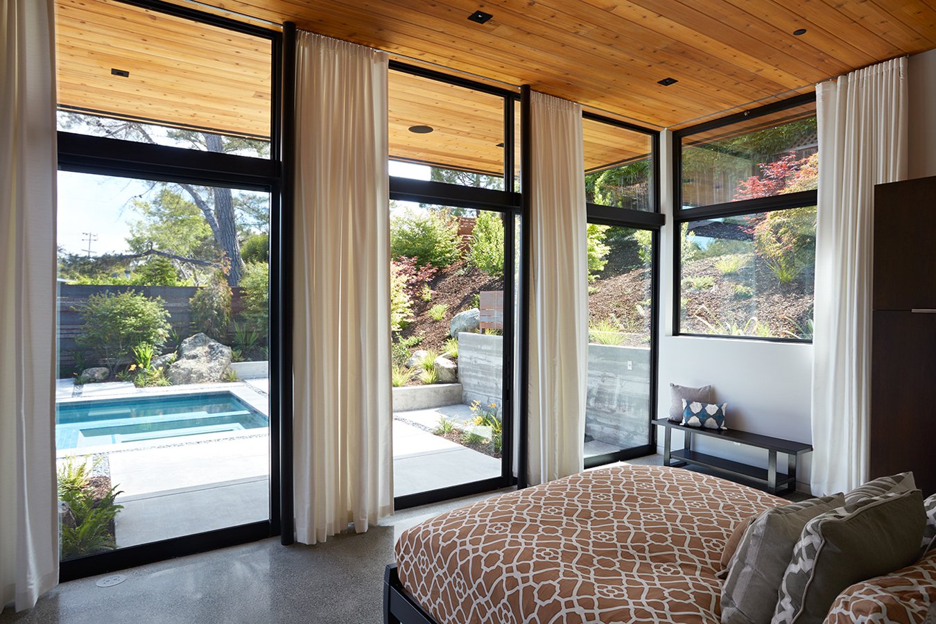 Klopf Architecture - Glass Wall House - bedroom