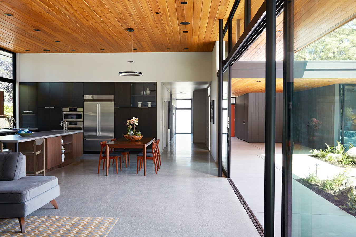 Klopf Architecture - Glass Wall House - dining area