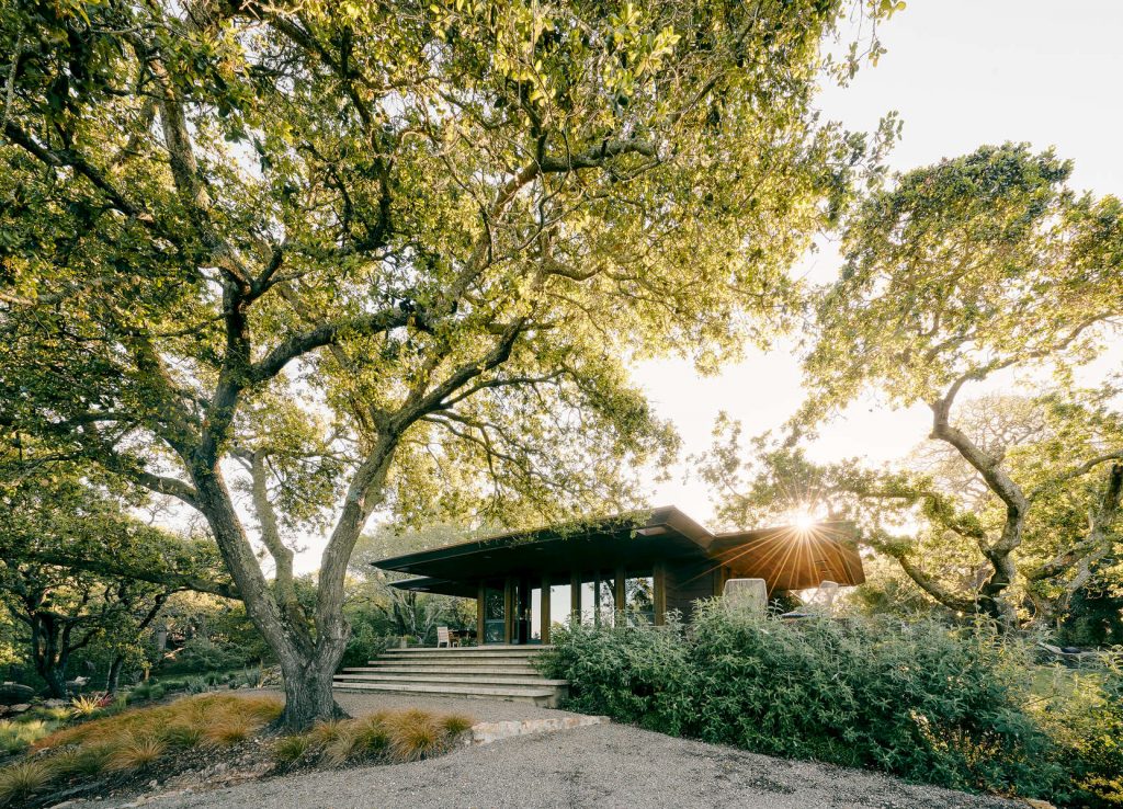 Walter Thomas Brooks’ “Petal House” Receives a Modernist Touch by