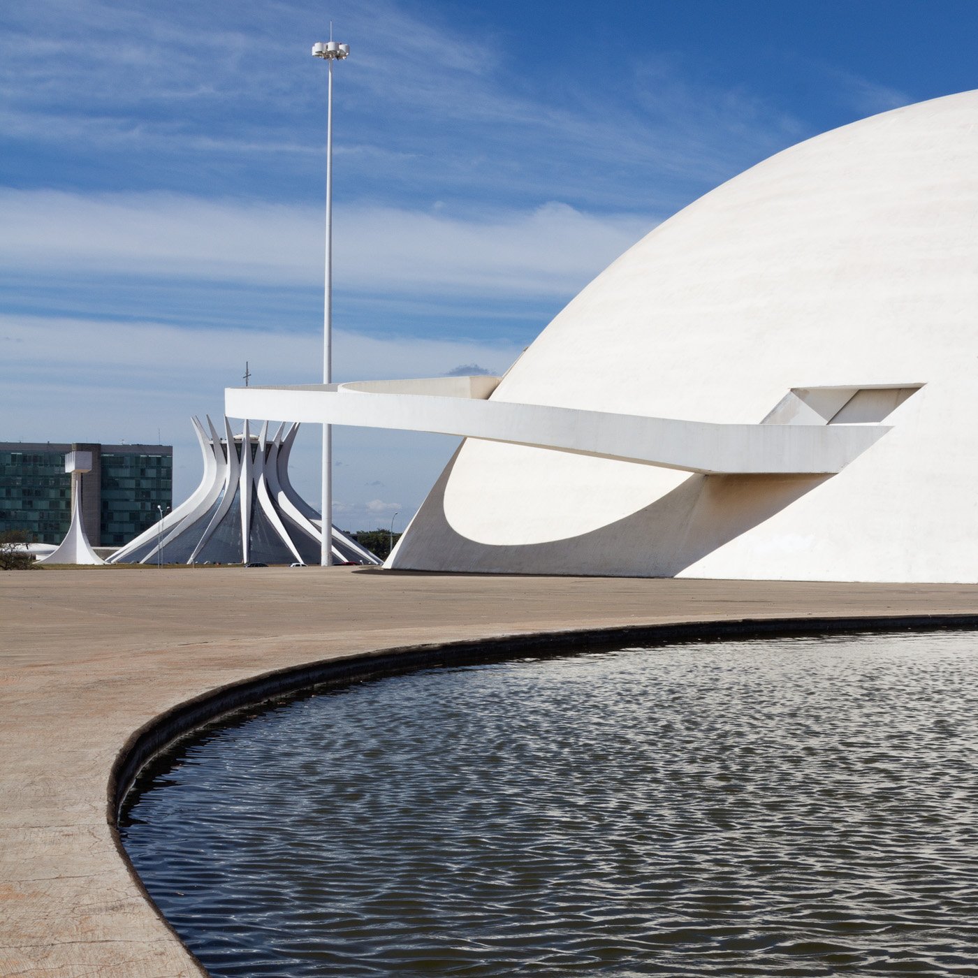 oscar niemeyer - brazilia - photo Haruo Mikami