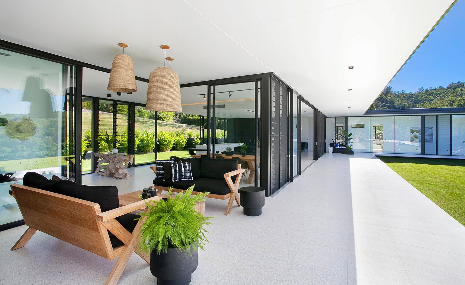 Contemporary house - architect Sarah Waller’s Doonan Glass House - terrace