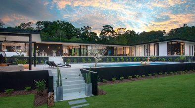 Contemporary house - architect Sarah Waller’s Doonan Glass House - exterior front