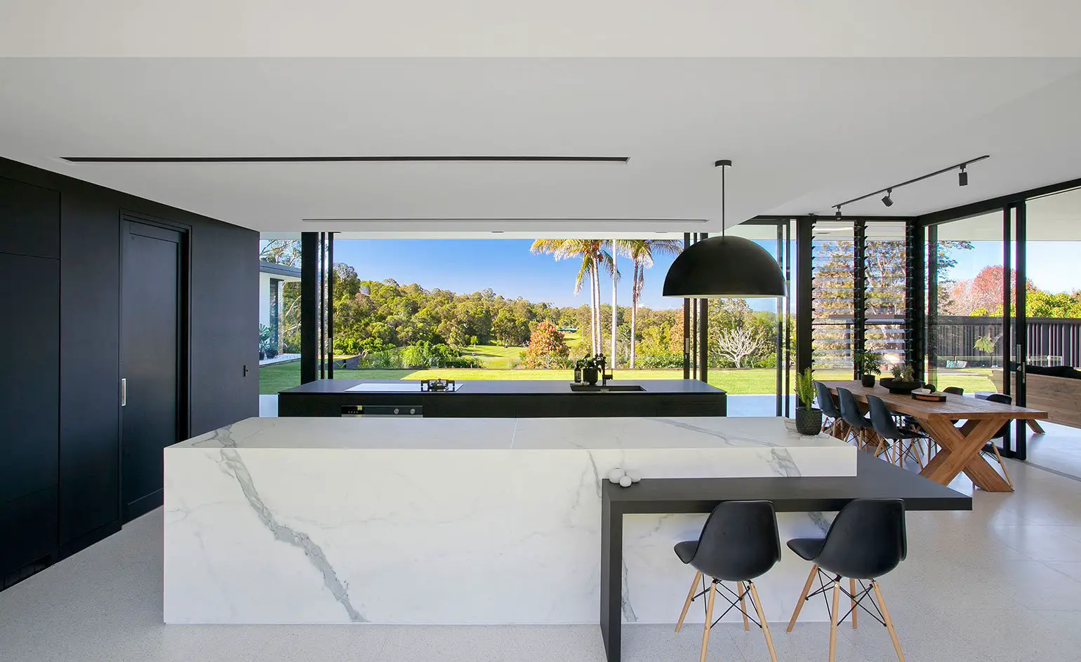 Contemporary house - architect Sarah Waller’s Doonan Glass House - kitchen