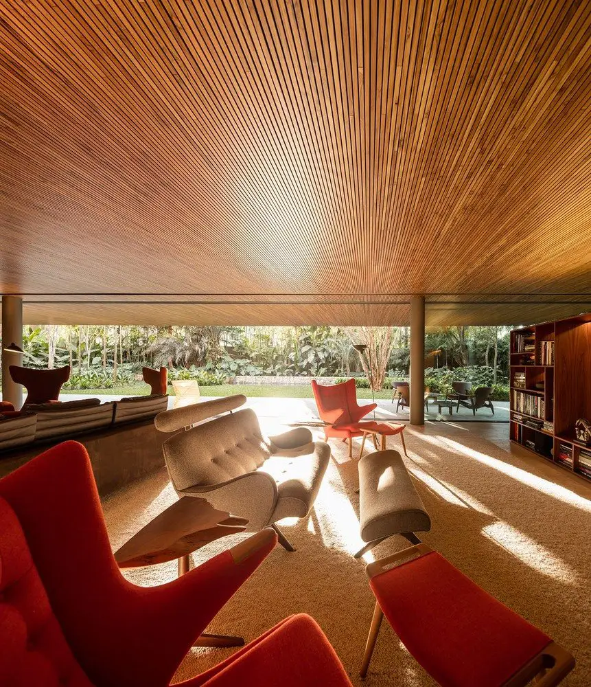 Brazilian modernism by Studio mk27 - living room detail