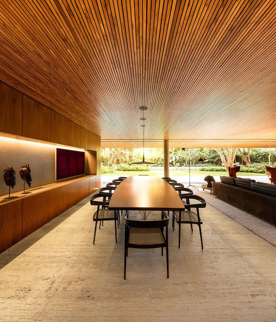 Brazilian modernism by Studio mk27 - dining area