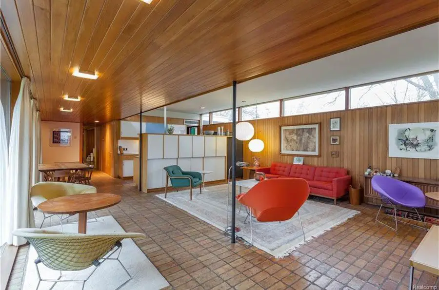 mid-century house by Robert Metcalf in Michigan - living room